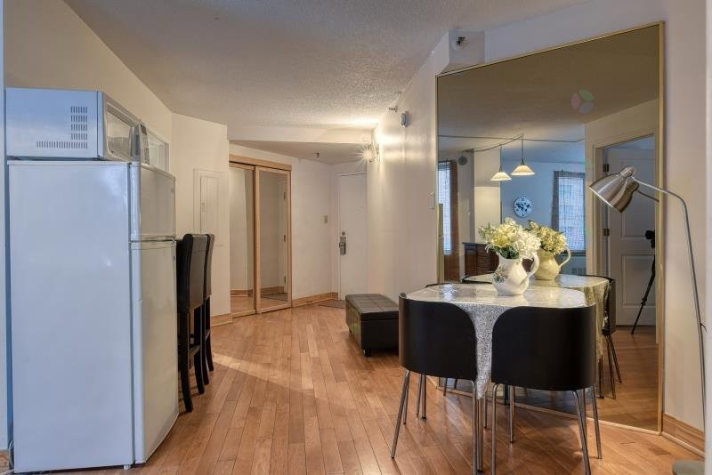 









1055


Rue St-Mathieu

, 241,
Montréal (Ville-Marie),




QC
H3H2S3

