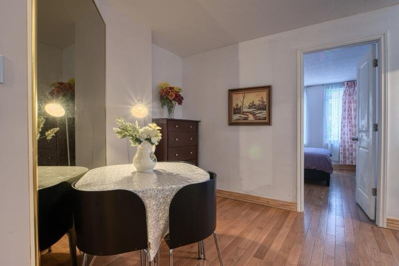 









1055


Rue St-Mathieu

, 241,
Montréal (Ville-Marie),




QC
H3H2S3

