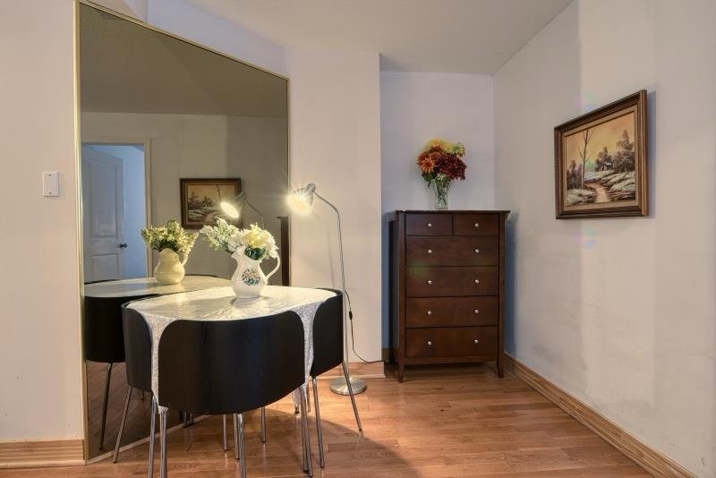 









1055


Rue St-Mathieu

, 241,
Montréal (Ville-Marie),




QC
H3H2S3

