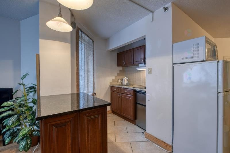 









1055


Rue St-Mathieu

, 241,
Montréal (Ville-Marie),




QC
H3H2S3

