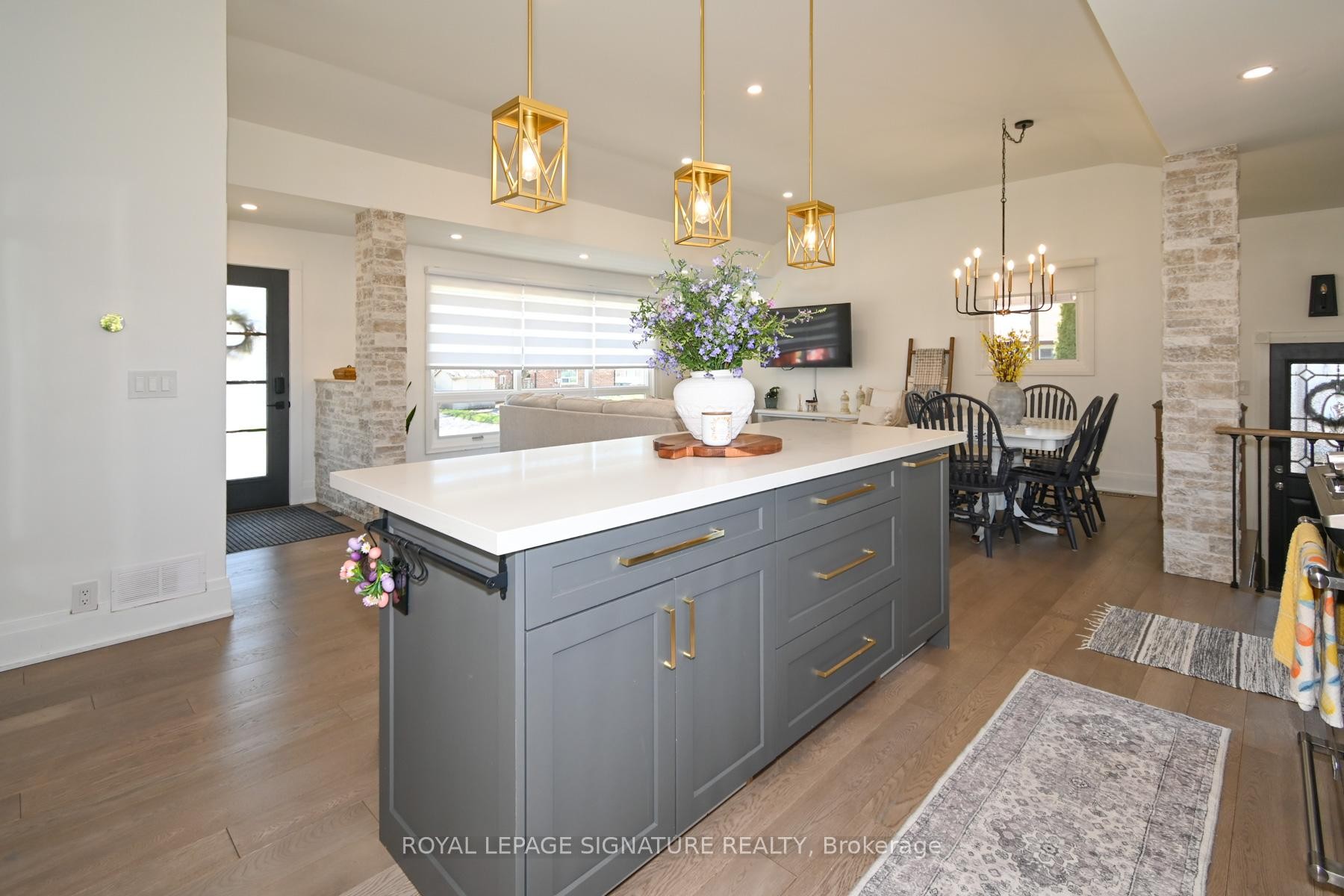 









522


Rosmere

Street,
Oshawa,




ON
L1J 5H6

