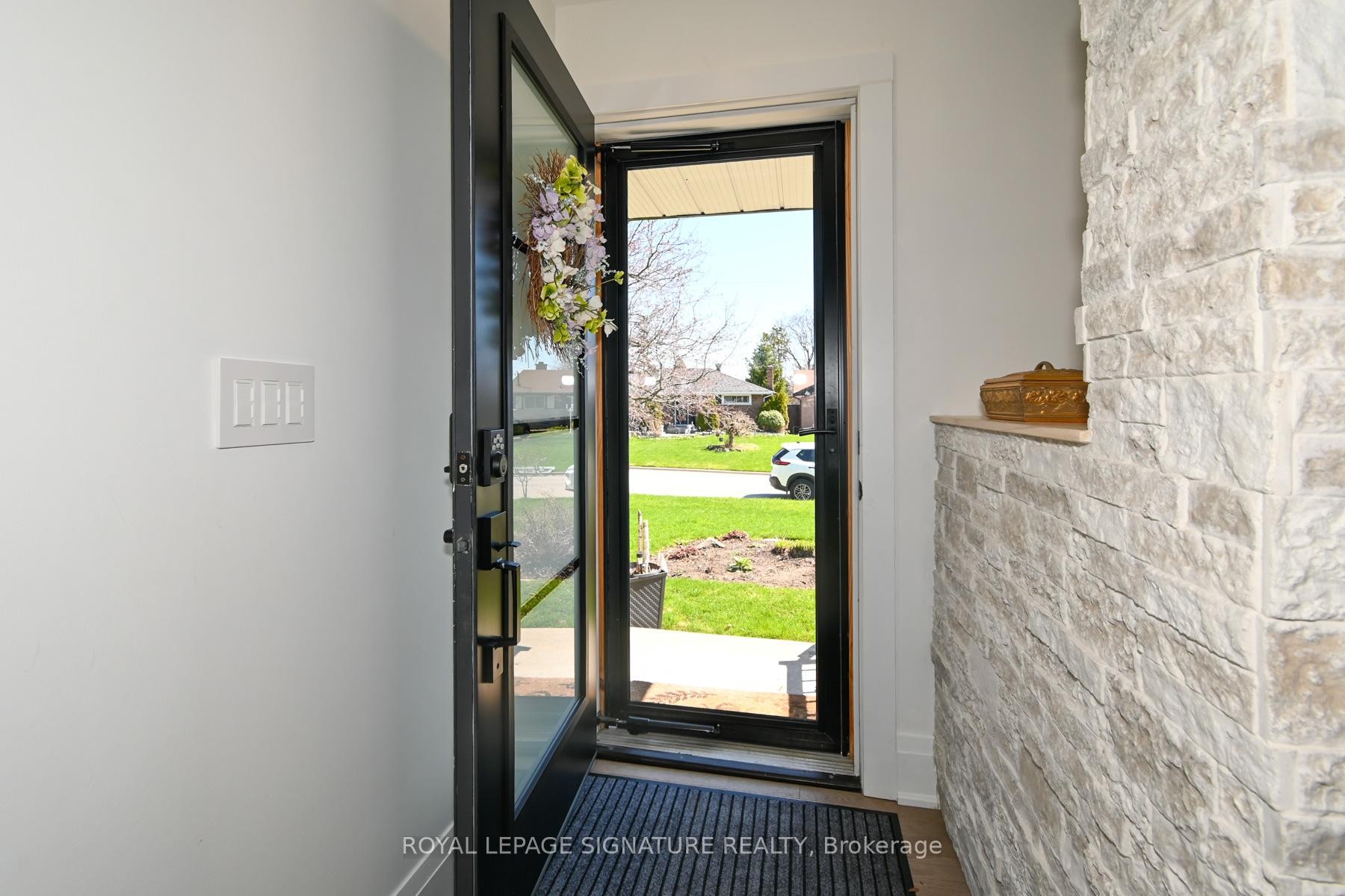 









522


Rosmere

Street,
Oshawa,




ON
L1J 5H6

