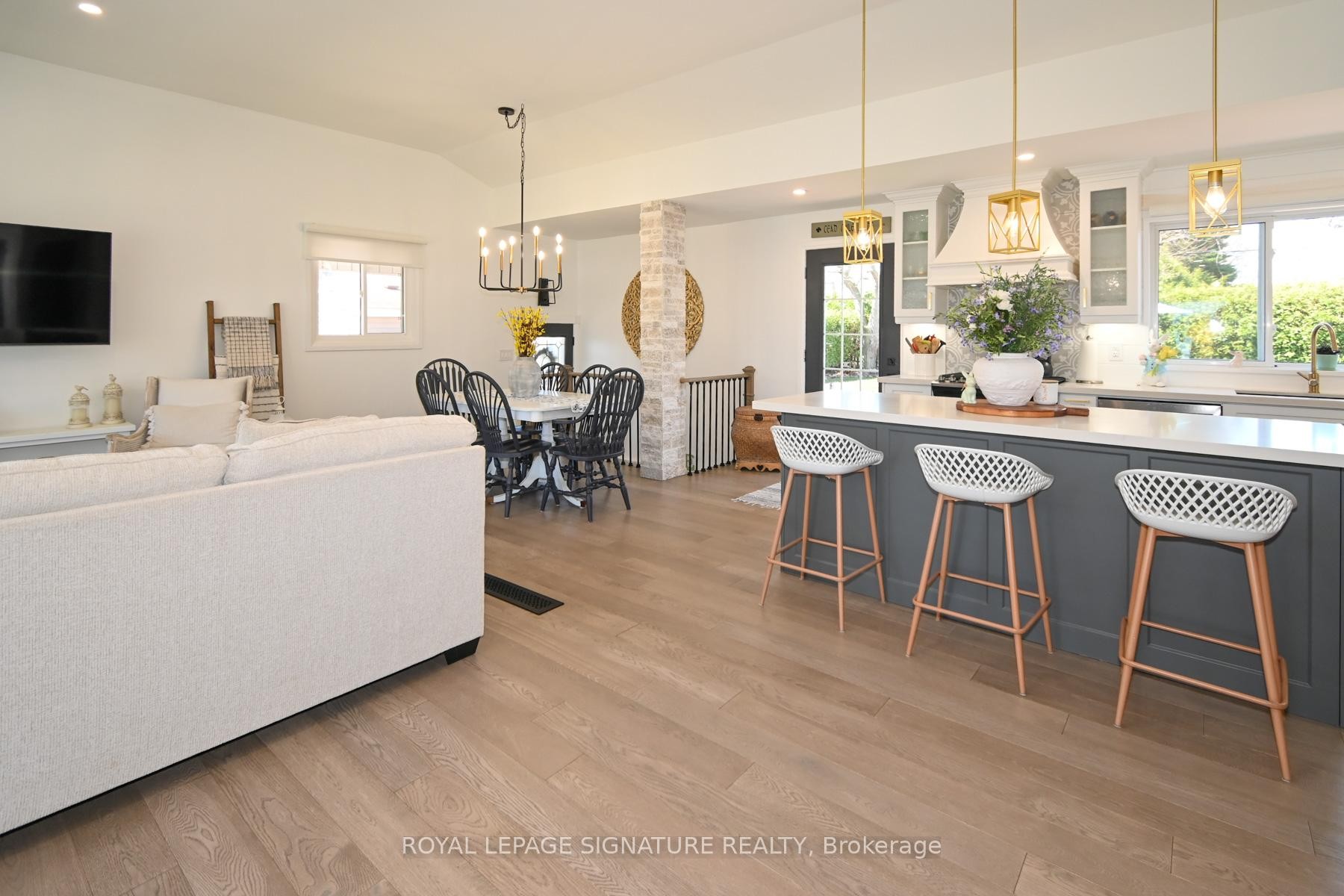 









522


Rosmere

Street,
Oshawa,




ON
L1J 5H6

