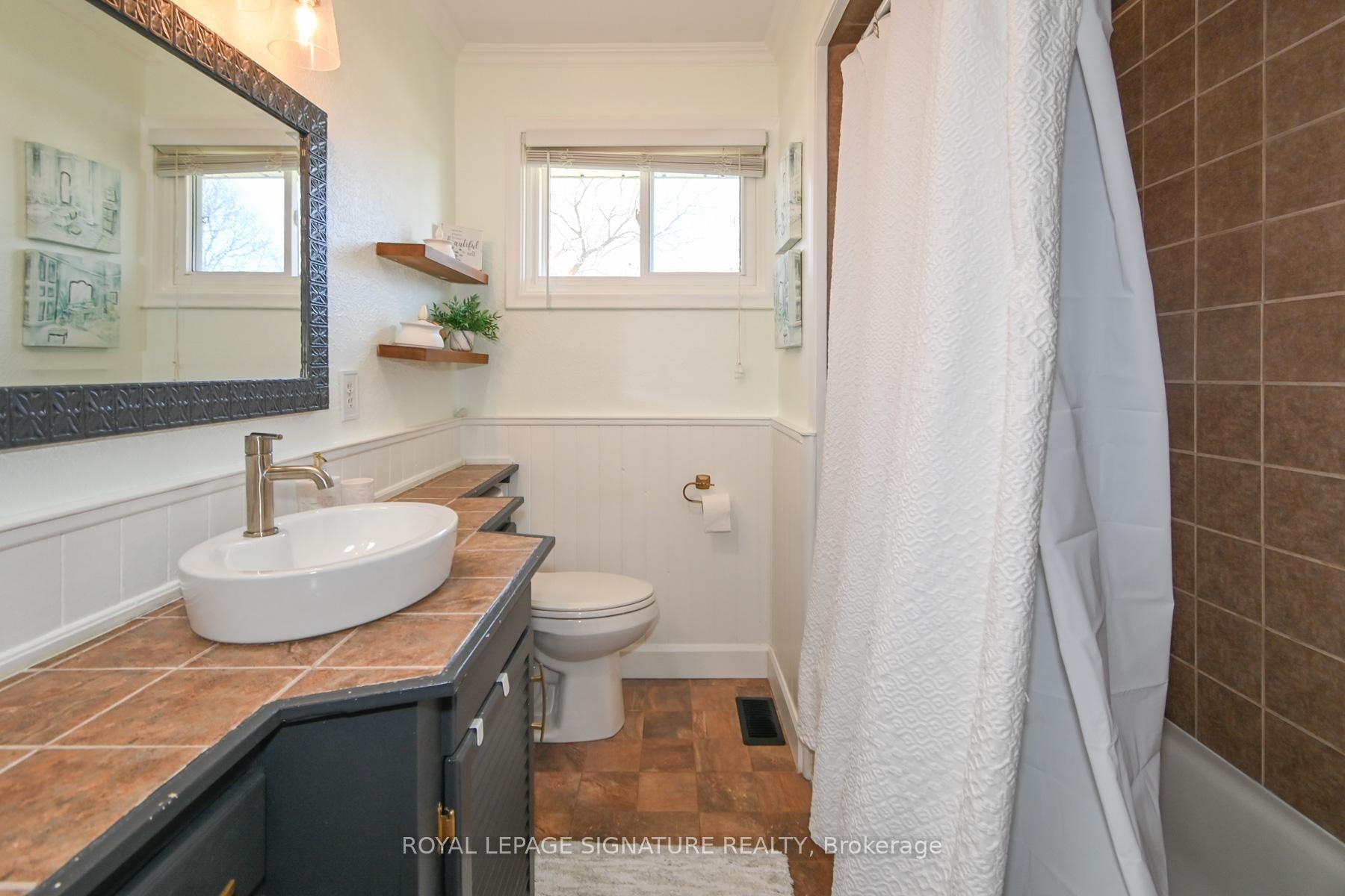 









522


Rosmere

Street,
Oshawa,




ON
L1J 5H6


