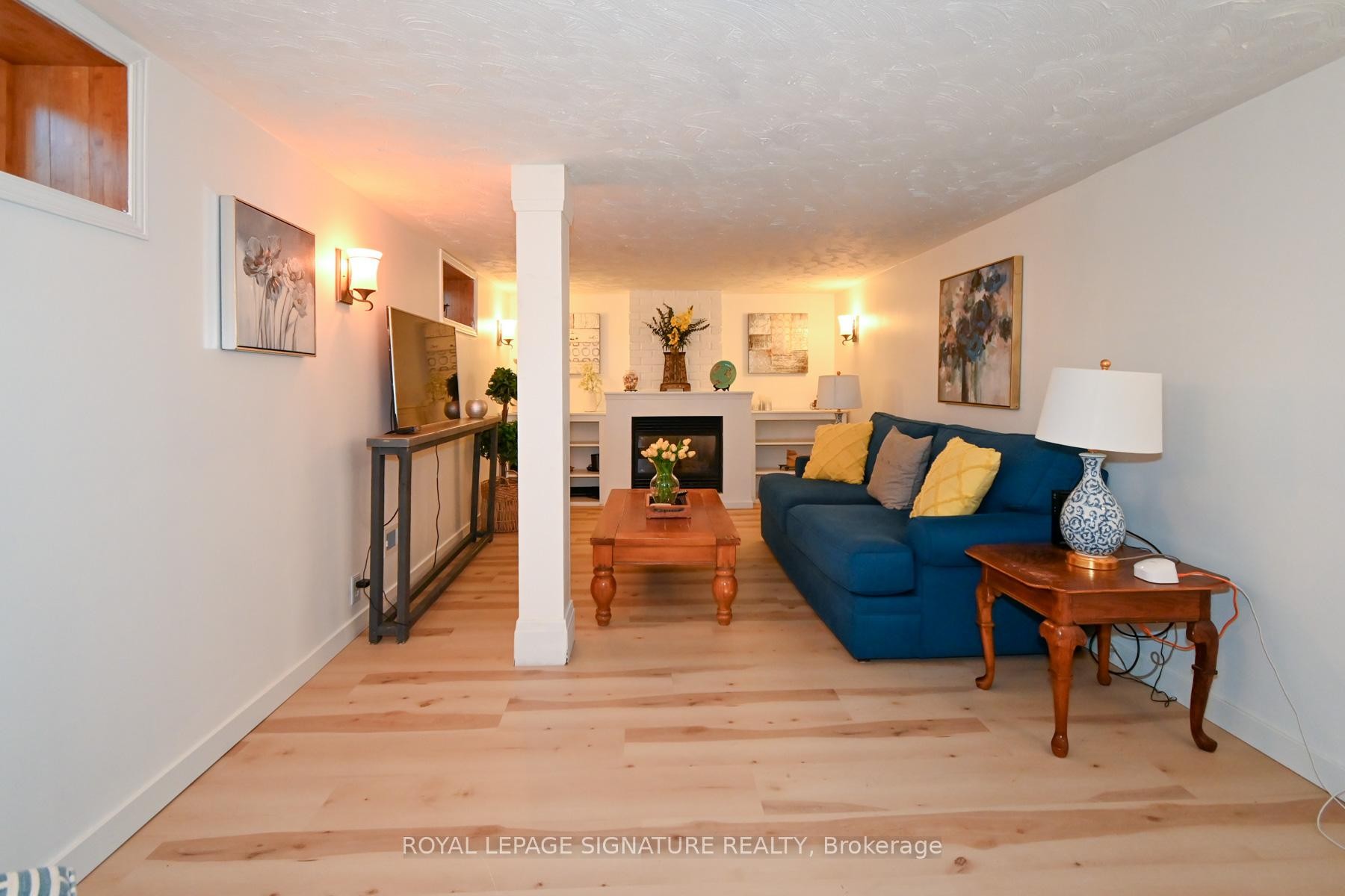 









522


Rosmere

Street,
Oshawa,




ON
L1J 5H6

