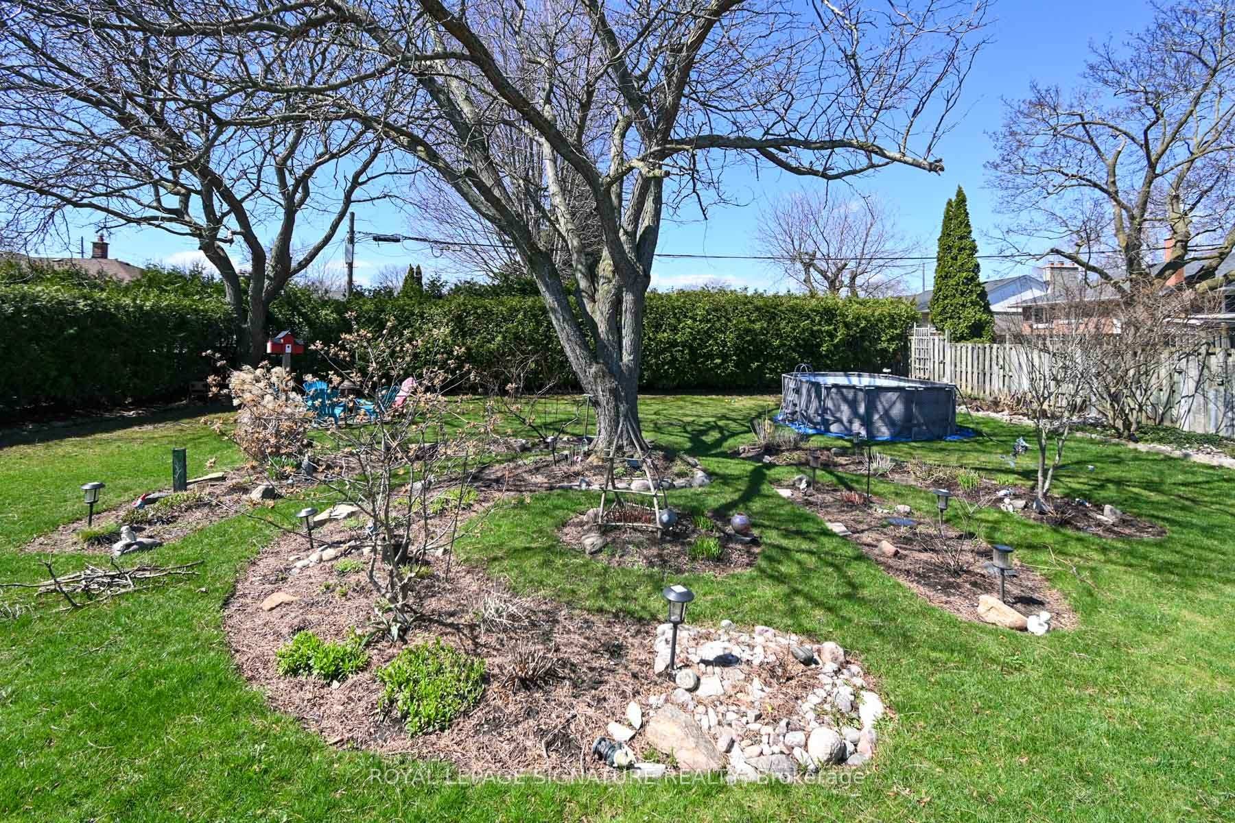 









522


Rosmere

Street,
Oshawa,




ON
L1J 5H6

