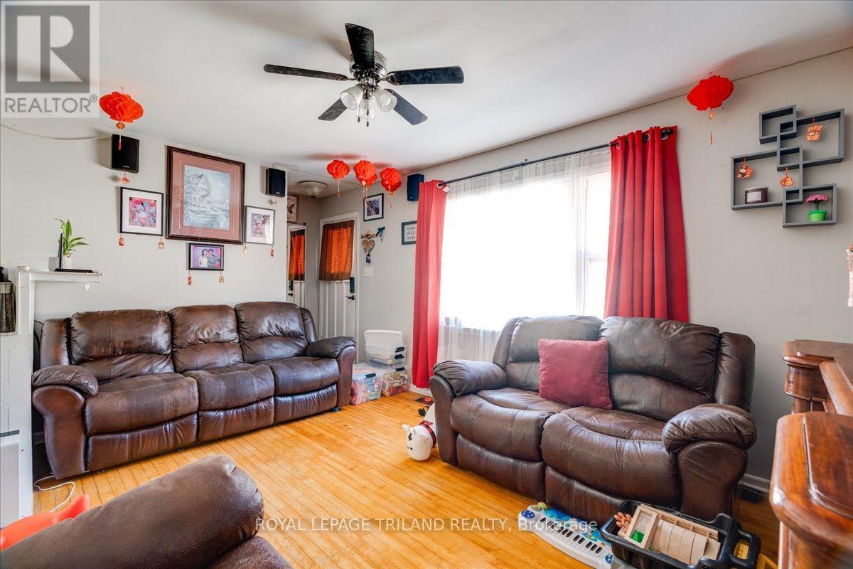 












250 GREENWOOD AVENUE

,
London South (South D),




Ontario
N6J3G4

