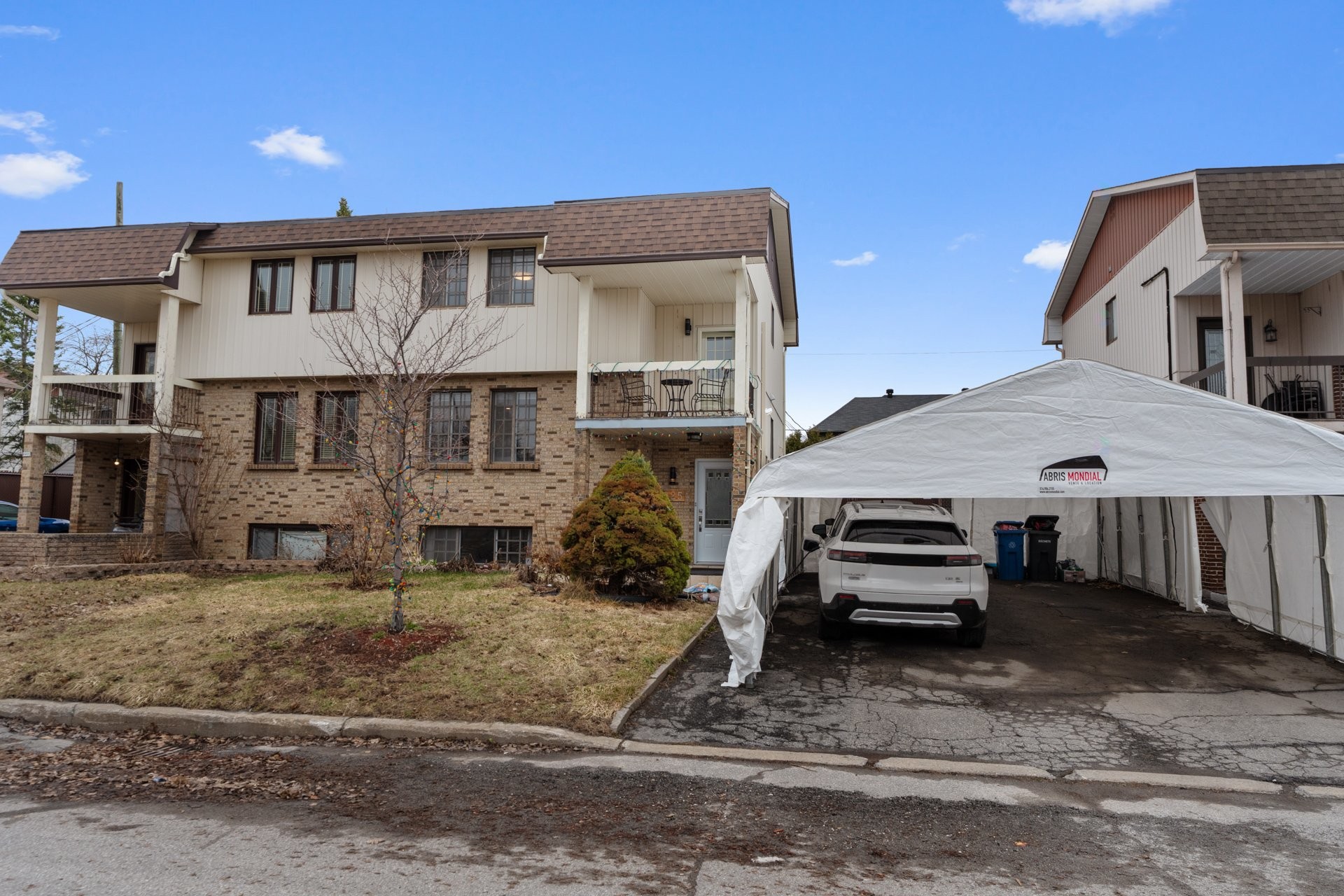 









225


Rue de Montreux

,
Laval (Vimont),




QC
H7K2W1

