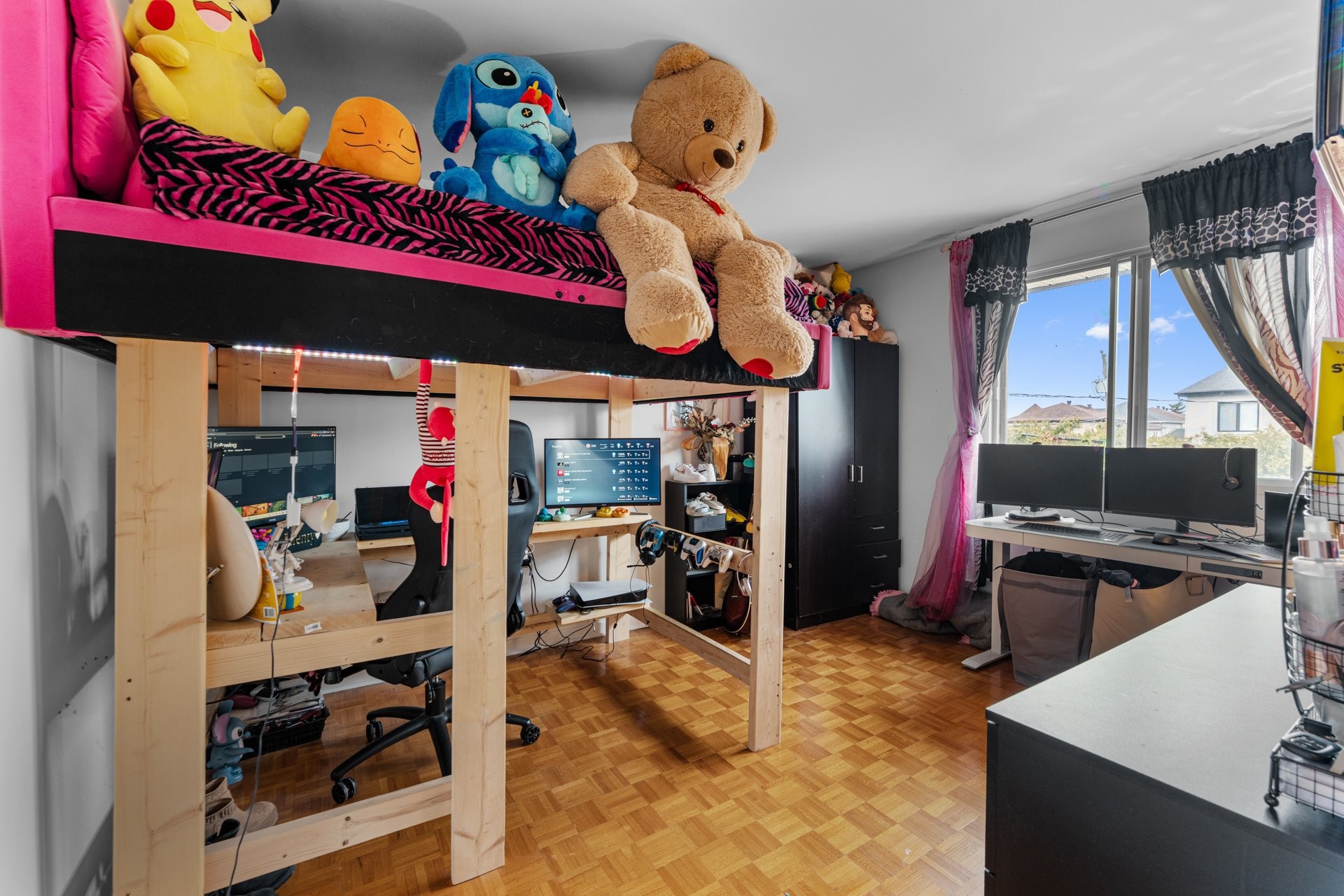 









225


Rue de Montreux

,
Laval (Vimont),




QC
H7K2W1

