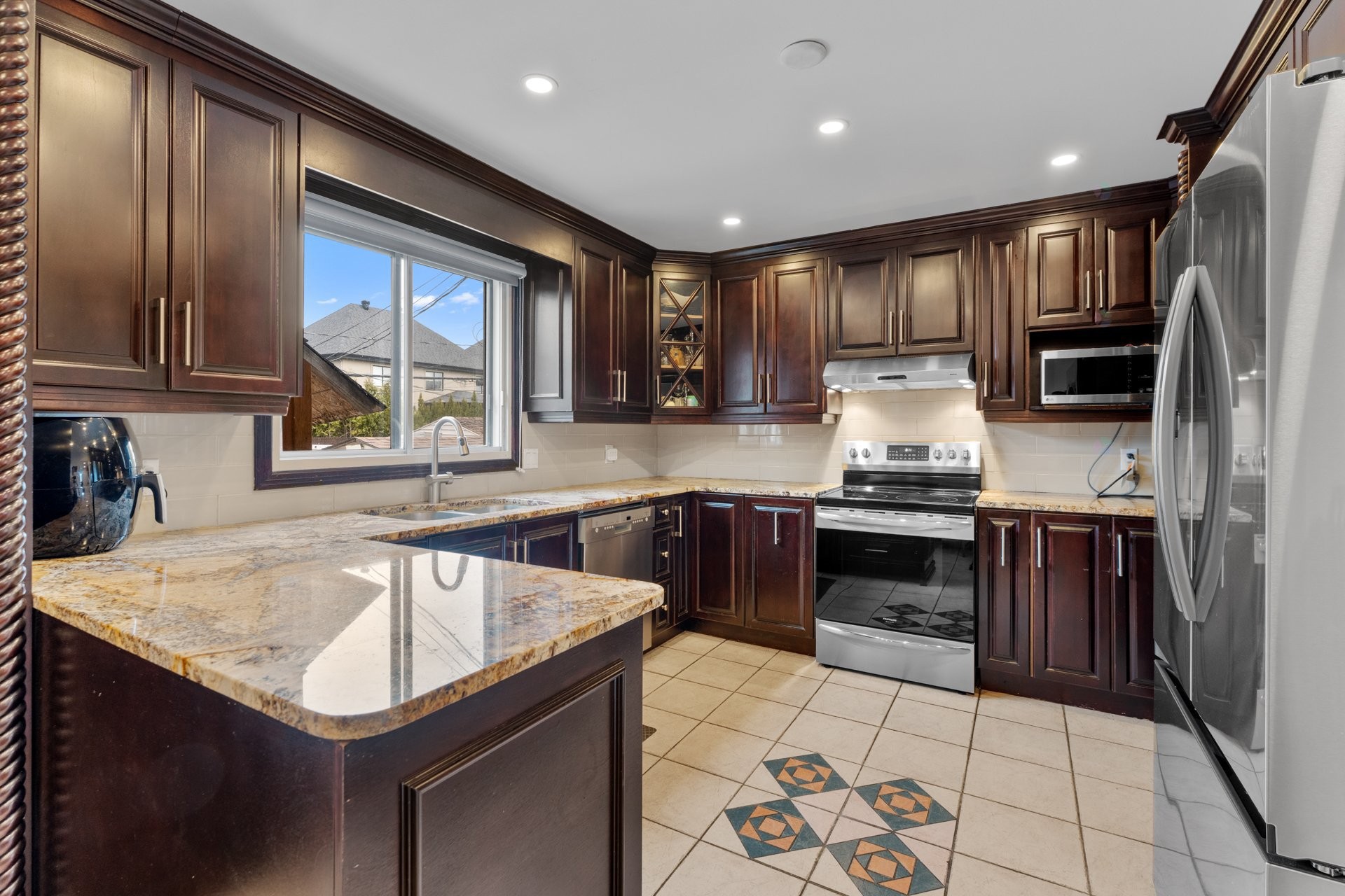 









225


Rue de Montreux

,
Laval (Vimont),




QC
H7K2W1

