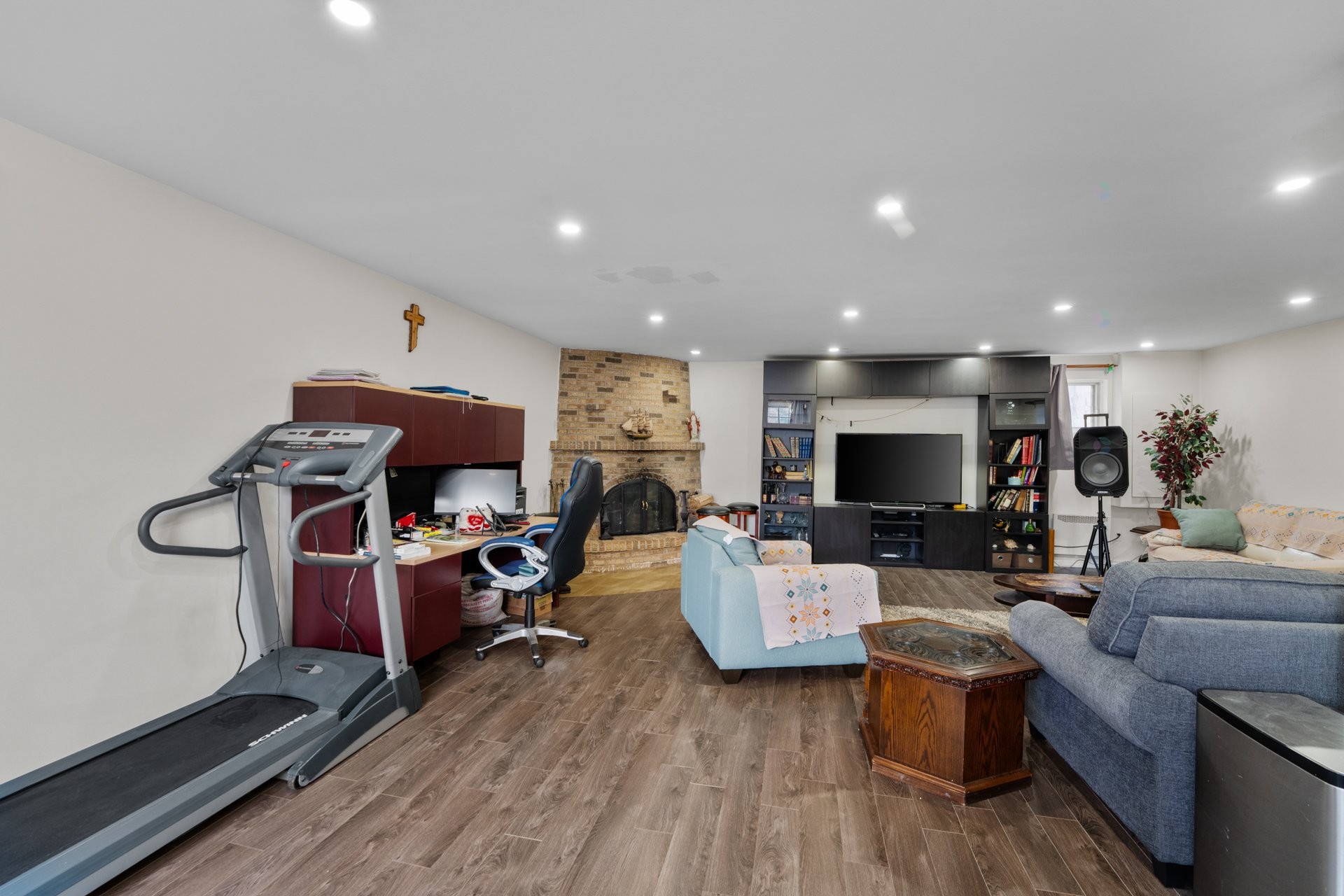 









225


Rue de Montreux

,
Laval (Vimont),




QC
H7K2W1

