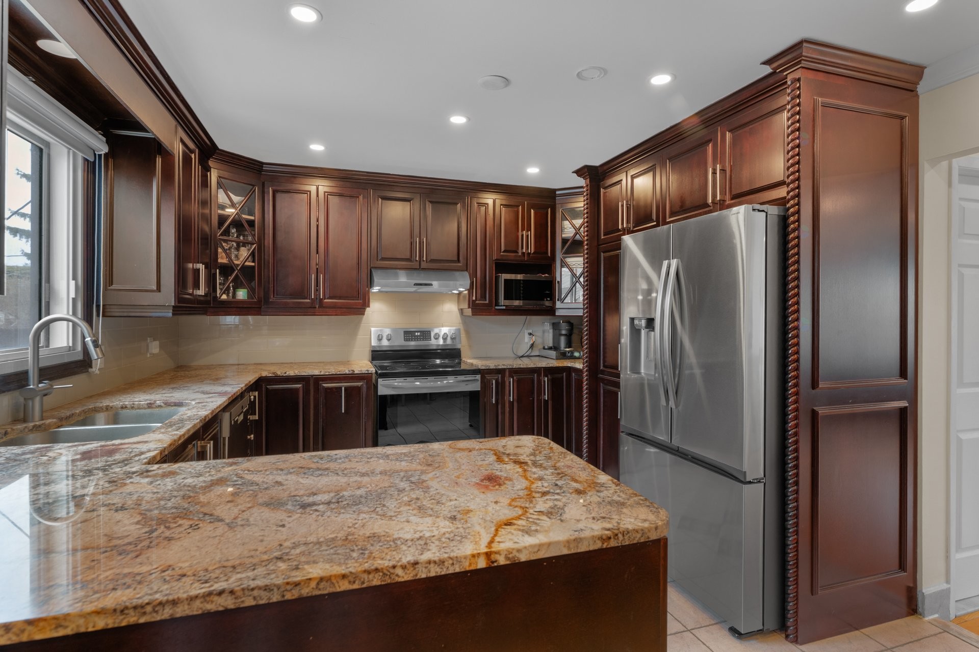 









225


Rue de Montreux

,
Laval (Vimont),




QC
H7K2W1

