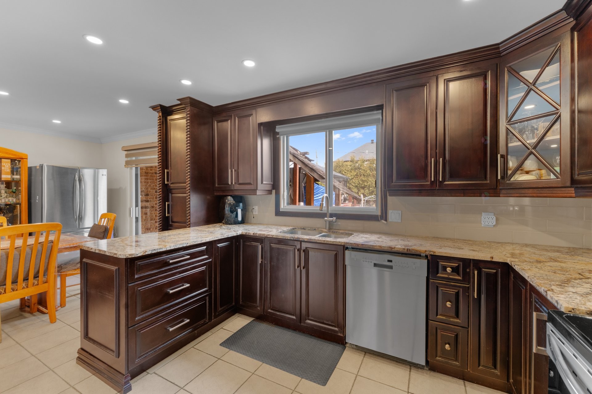 









225


Rue de Montreux

,
Laval (Vimont),




QC
H7K2W1

