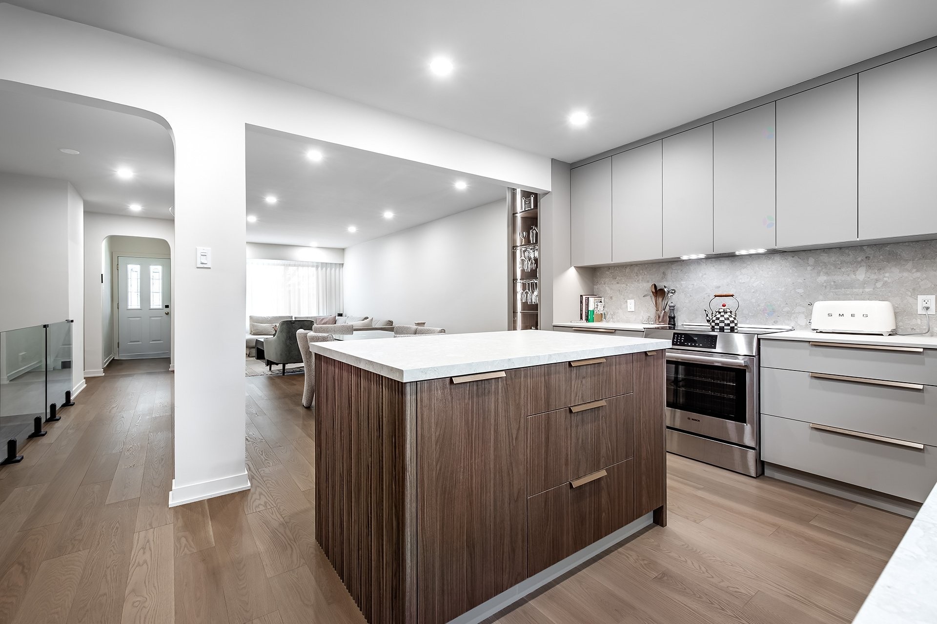 









5758


Av. Wolseley

,
Côte-Saint-Luc,




QC
H4W2L7

