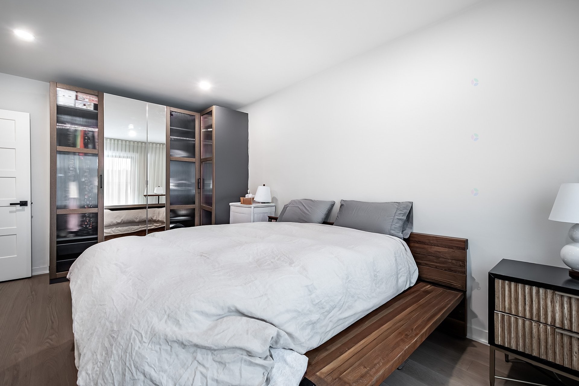 









5758


Av. Wolseley

,
Côte-Saint-Luc,




QC
H4W2L7

