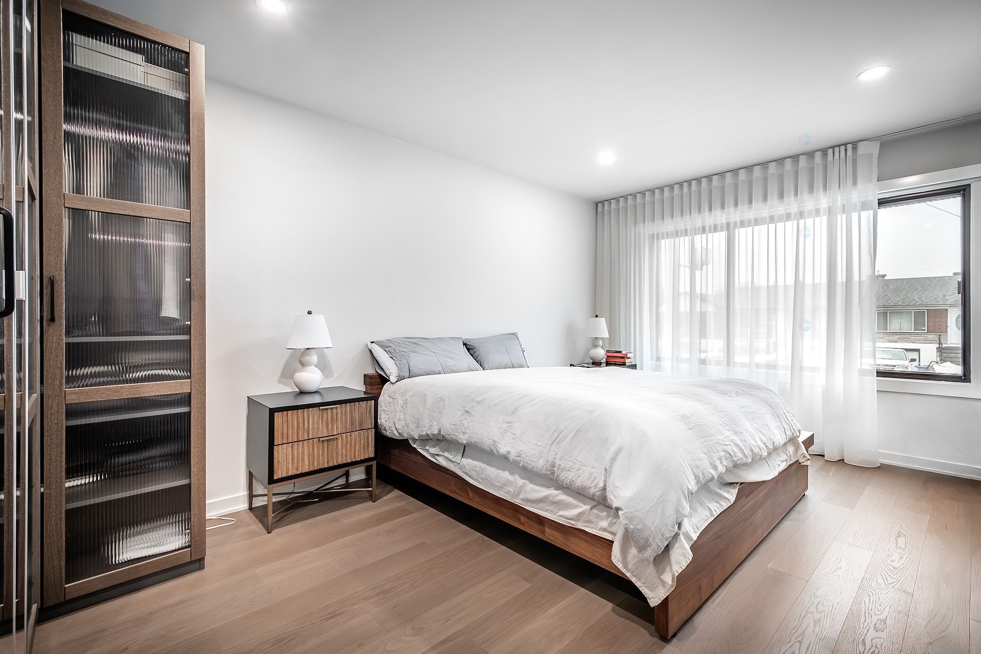 









5758


Av. Wolseley

,
Côte-Saint-Luc,




QC
H4W2L7

