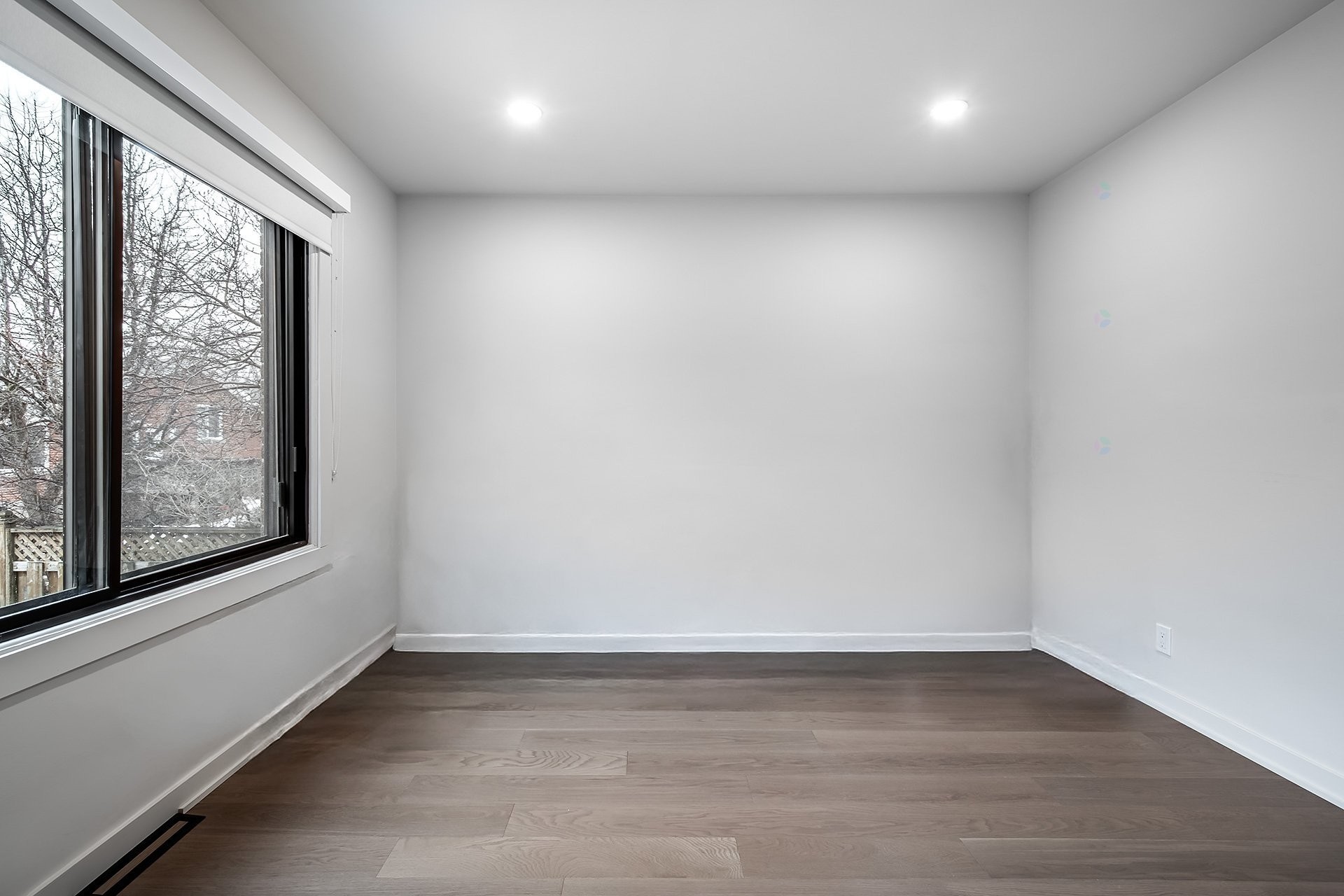 









5758


Av. Wolseley

,
Côte-Saint-Luc,




QC
H4W2L7

