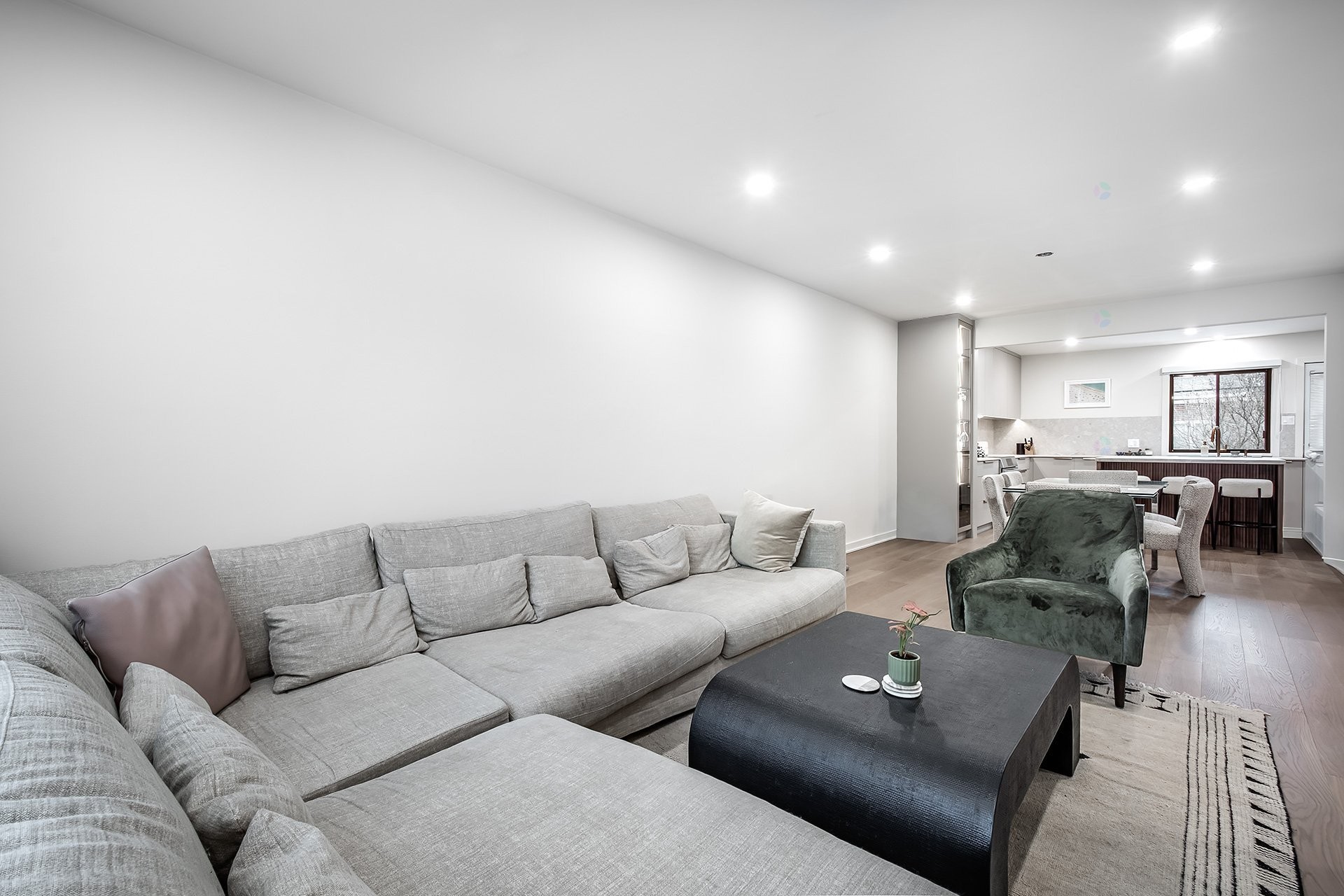 









5758


Av. Wolseley

,
Côte-Saint-Luc,




QC
H4W2L7

