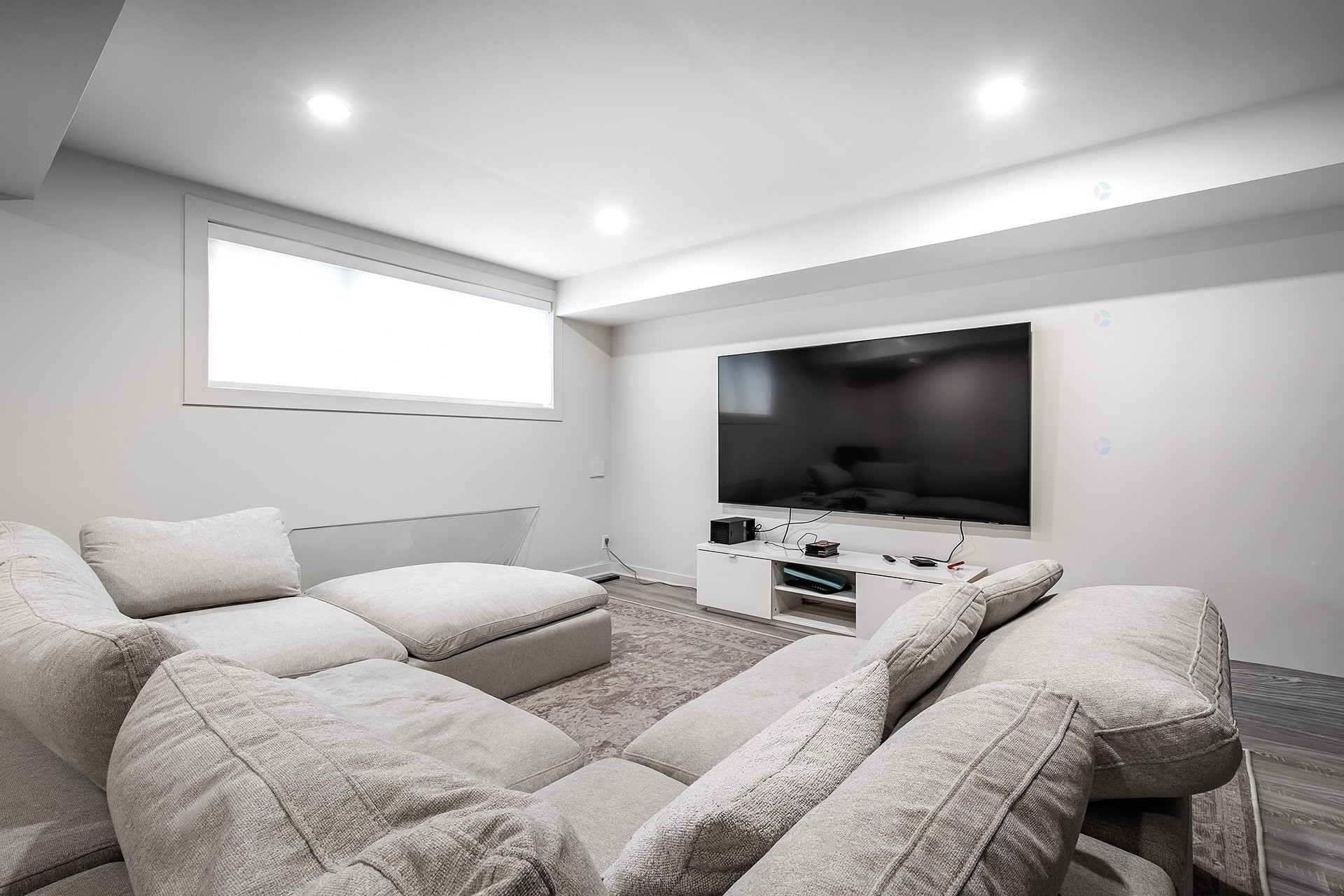 









5758


Av. Wolseley

,
Côte-Saint-Luc,




QC
H4W2L7

