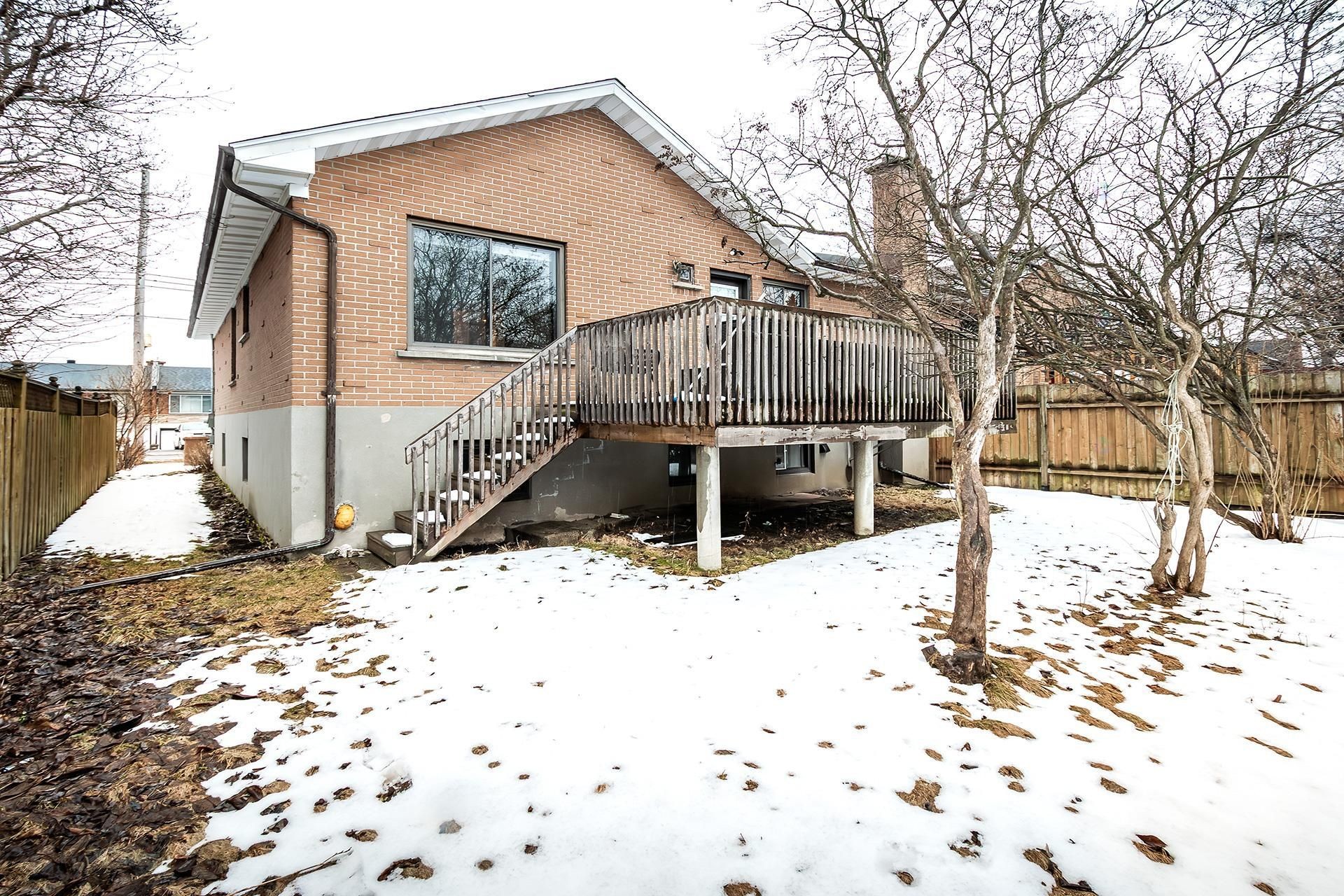 









5758


Av. Wolseley

,
Côte-Saint-Luc,




QC
H4W2L7

