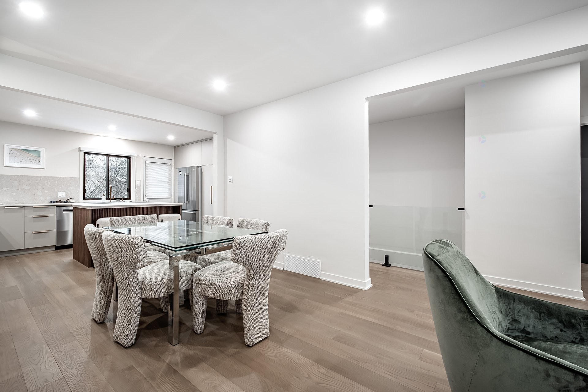 









5758


Av. Wolseley

,
Côte-Saint-Luc,




QC
H4W2L7

