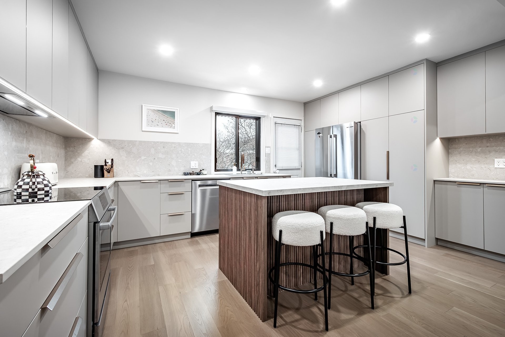 









5758


Av. Wolseley

,
Côte-Saint-Luc,




QC
H4W2L7

