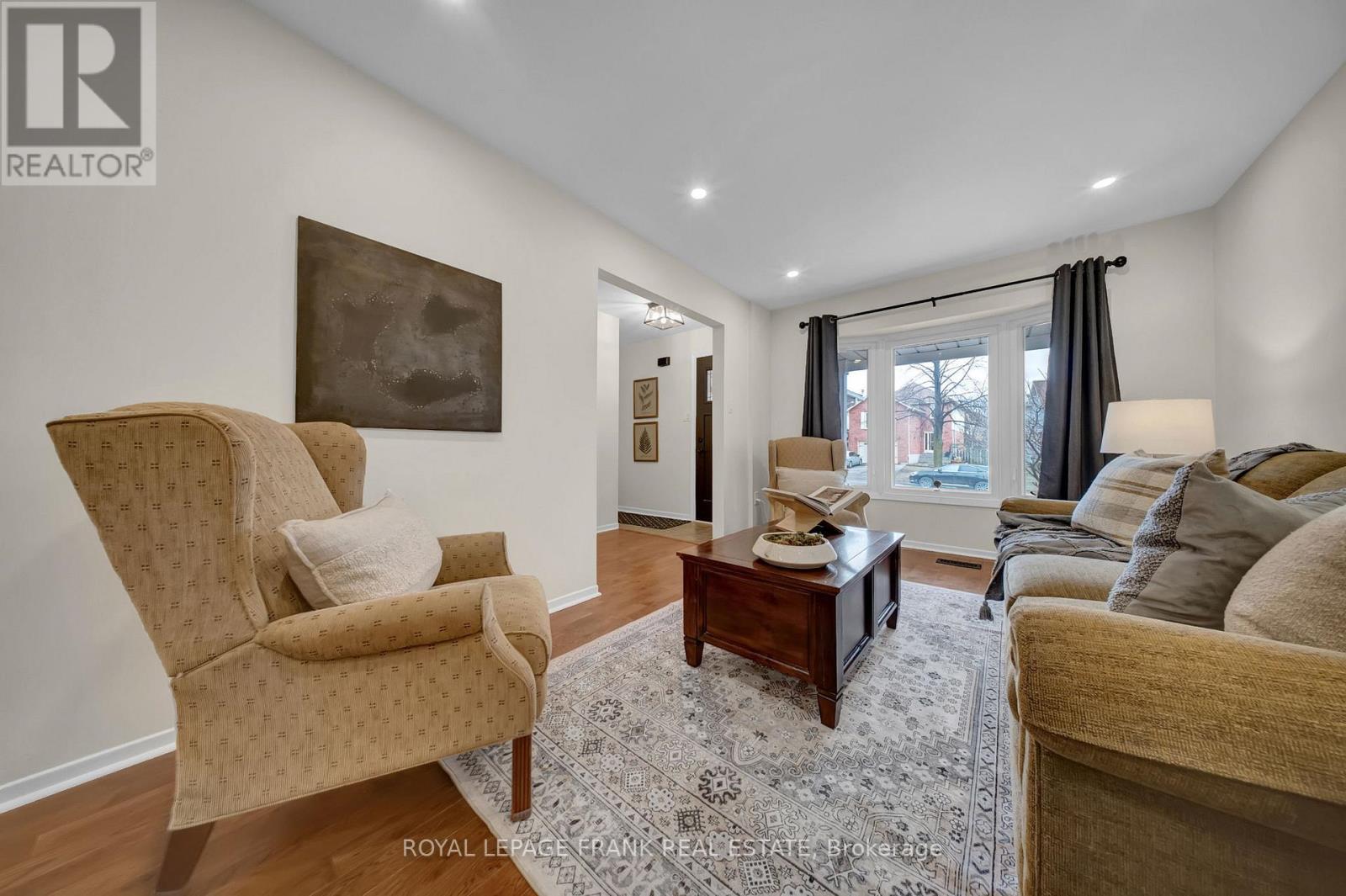 












76 CORNWALL DRIVE

,
Ajax (Central),




Ontario
L1T3E9

