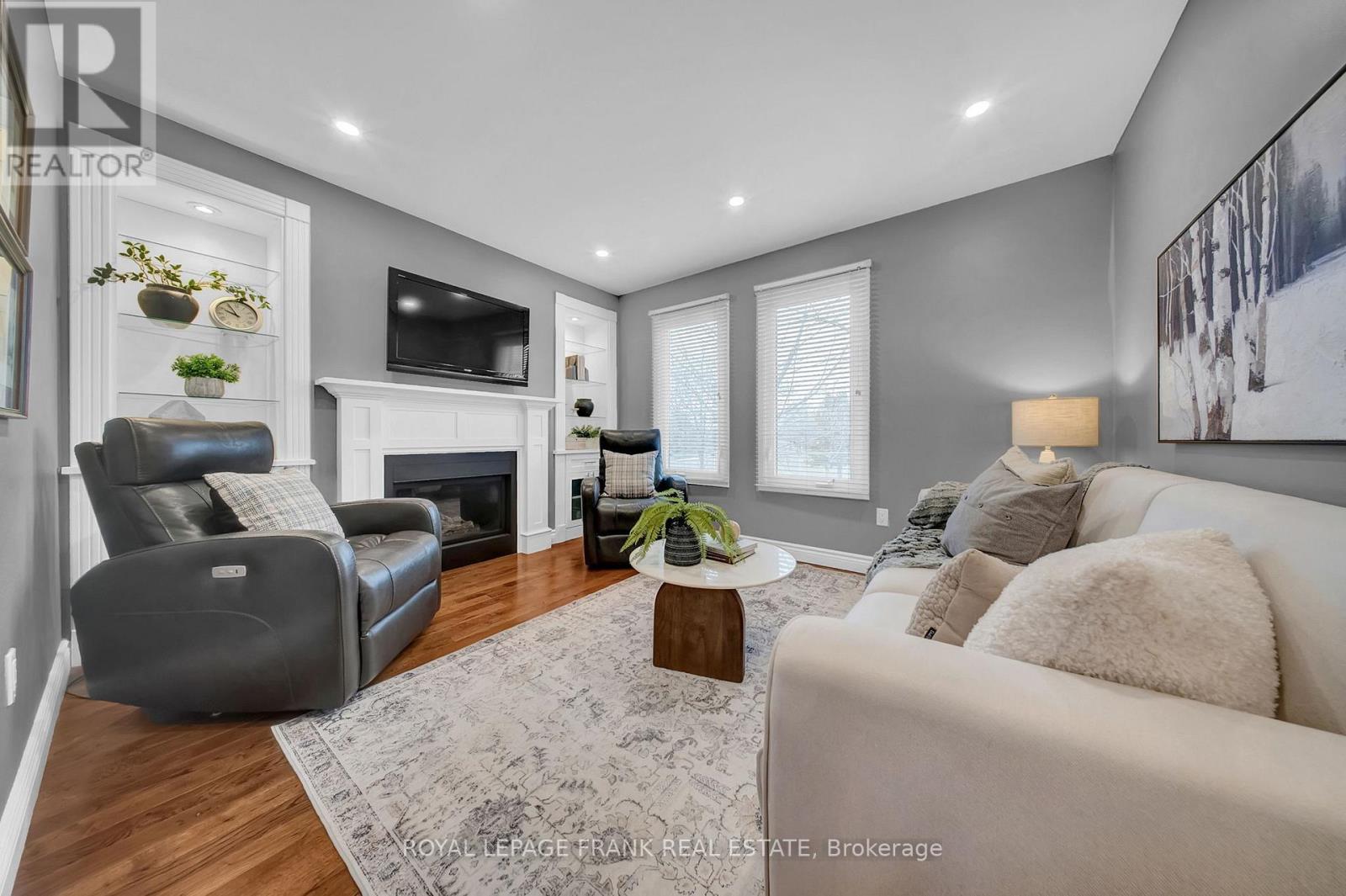 












76 CORNWALL DRIVE

,
Ajax (Central),




Ontario
L1T3E9

