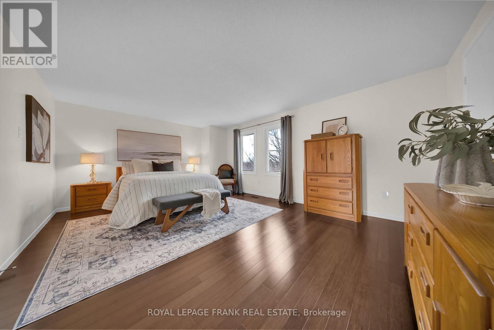 












76 CORNWALL DRIVE

,
Ajax (Central),




Ontario
L1T3E9

