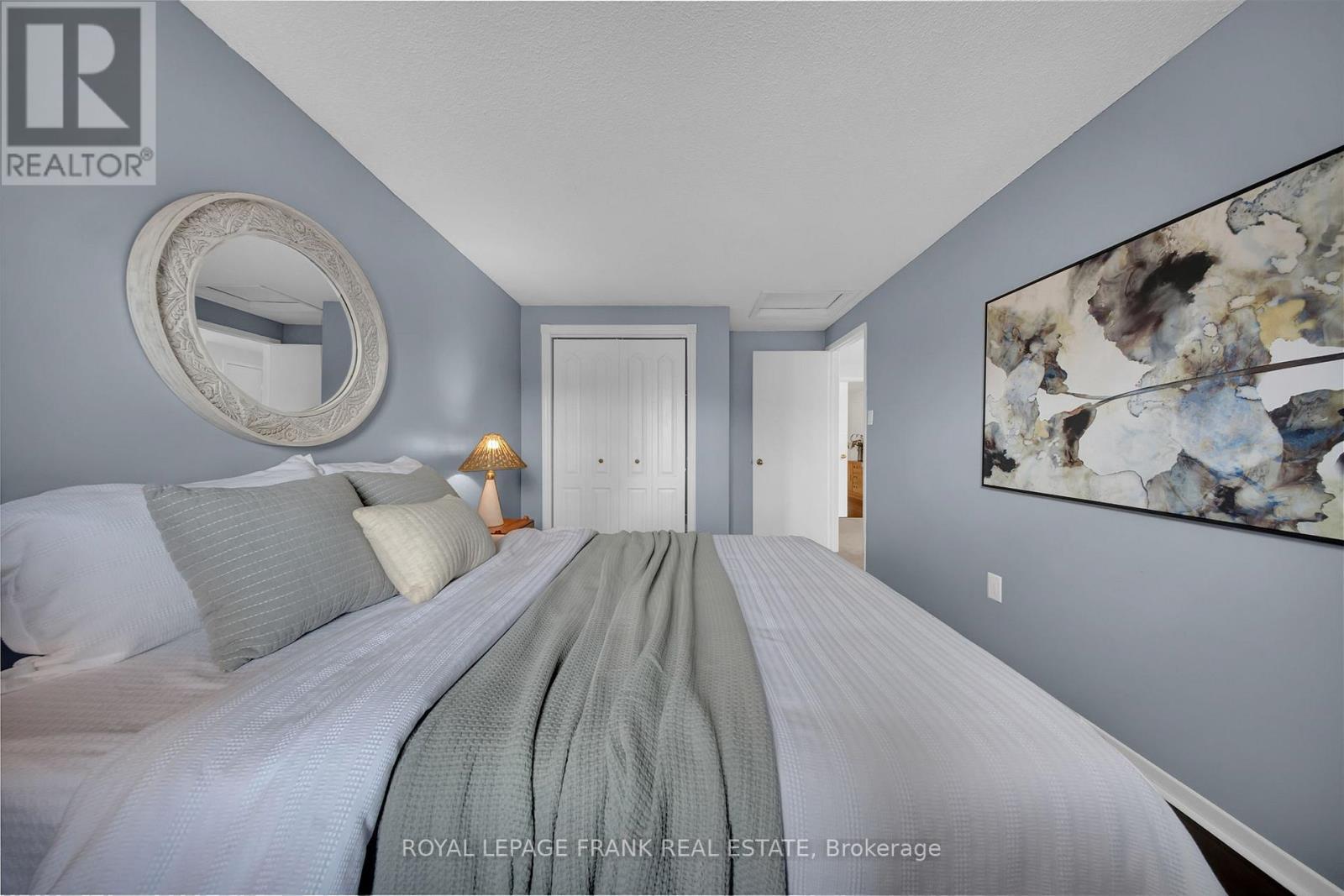 












76 CORNWALL DRIVE

,
Ajax (Central),




Ontario
L1T3E9

