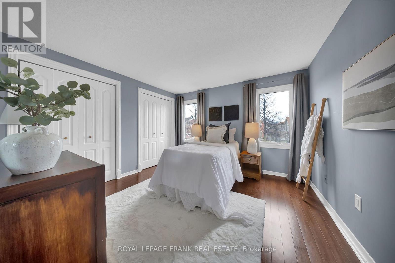 












76 CORNWALL DRIVE

,
Ajax (Central),




Ontario
L1T3E9

