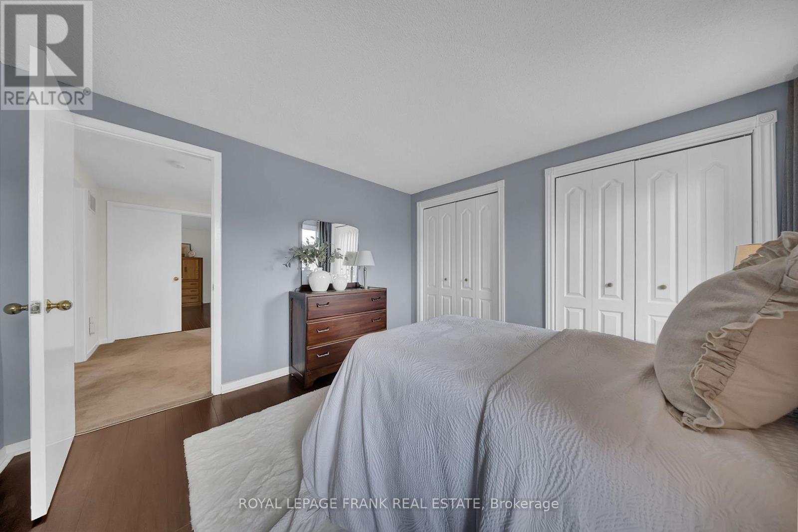 












76 CORNWALL DRIVE

,
Ajax (Central),




Ontario
L1T3E9

