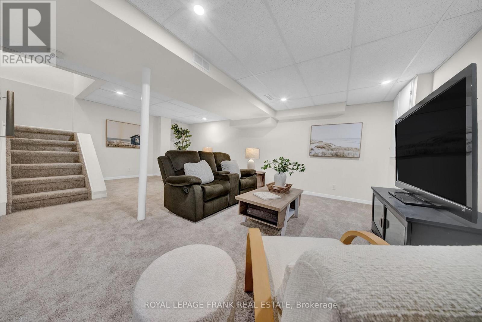












76 CORNWALL DRIVE

,
Ajax (Central),




Ontario
L1T3E9

