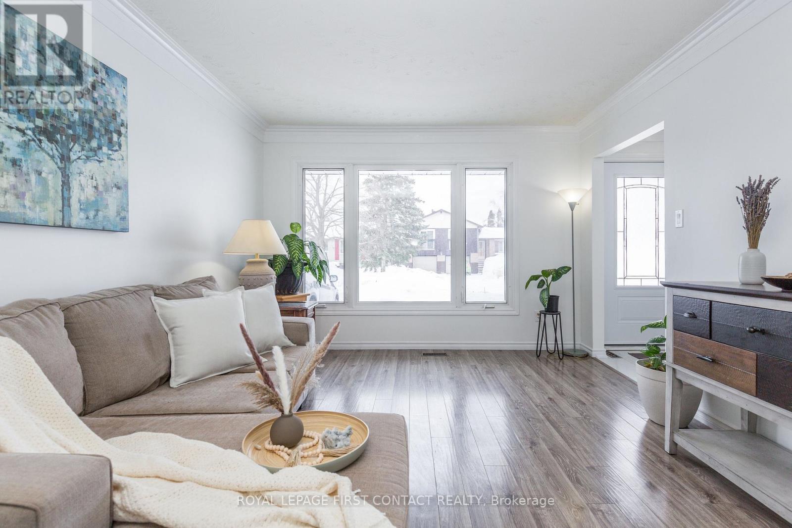 












3 OREN BOULEVARD

,
Barrie,




Ontario
L4N4T3

