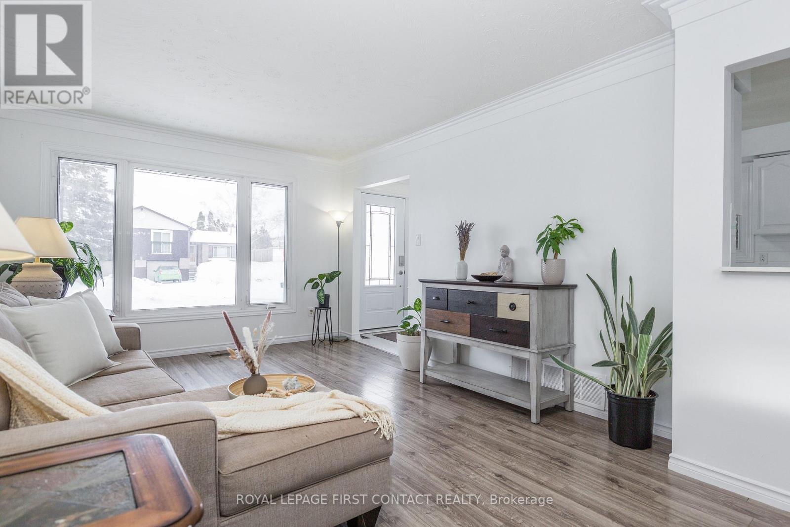 












3 OREN BOULEVARD

,
Barrie,




Ontario
L4N4T3

