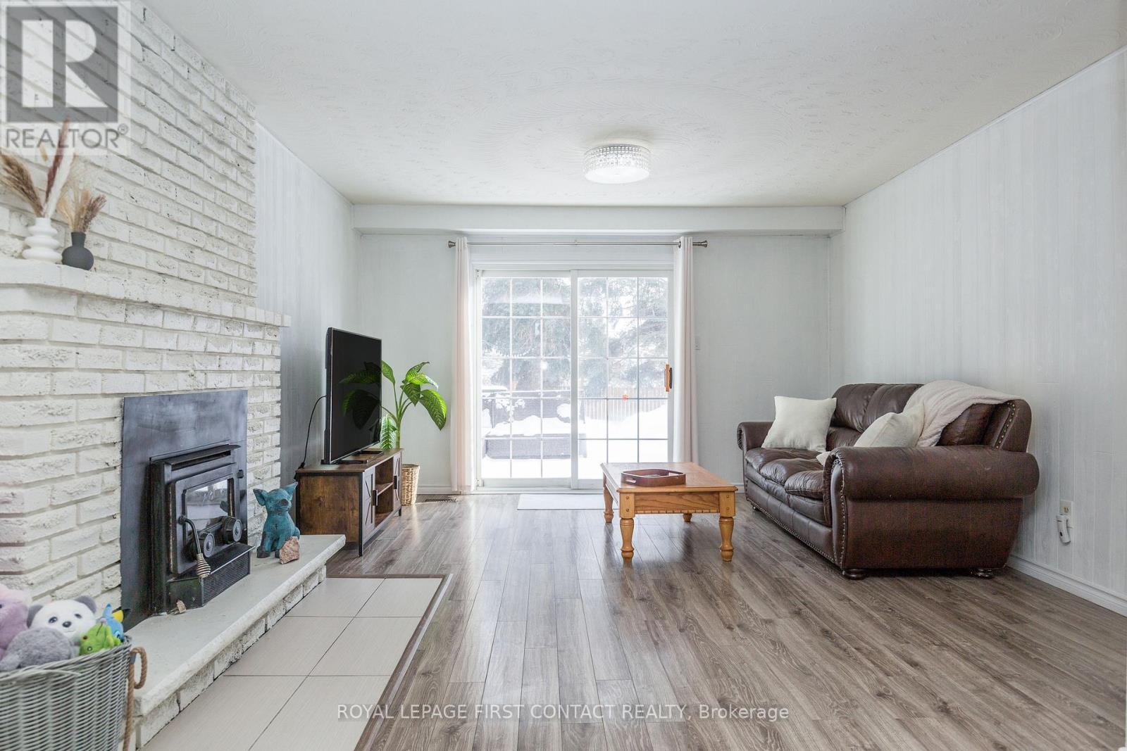 












3 OREN BOULEVARD

,
Barrie,




Ontario
L4N4T3

