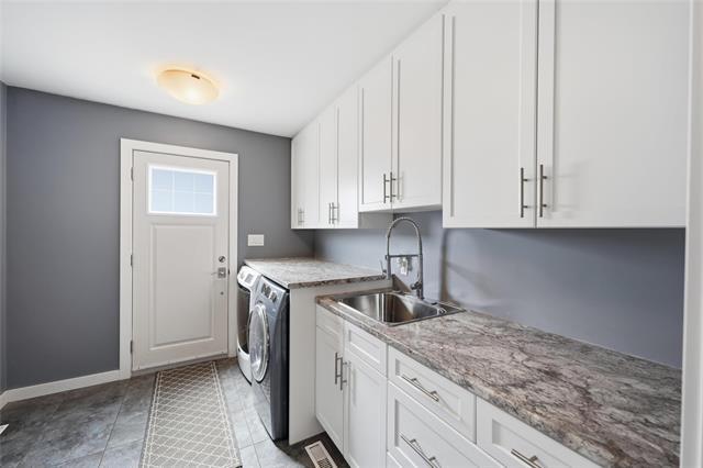 









696


Mulvey

AVE,
Winnipeg,




MB
R3M 1H6

