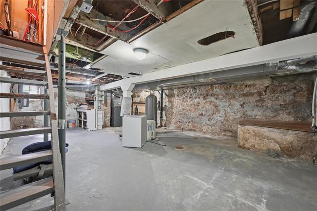 









696


Mulvey

AVE,
Winnipeg,




MB
R3M 1H6

