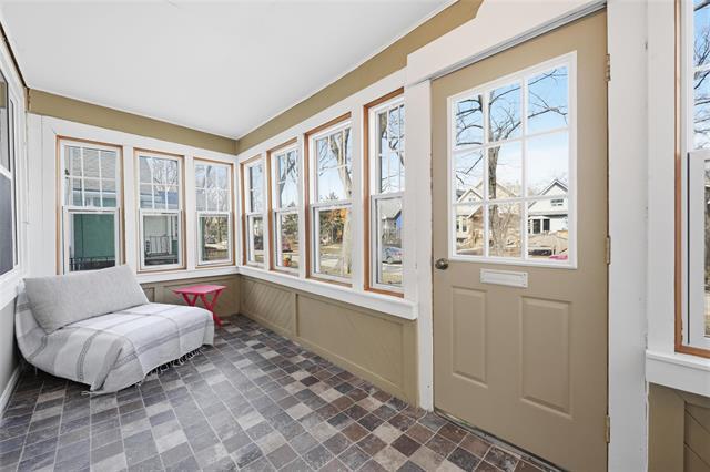 









696


Mulvey

AVE,
Winnipeg,




MB
R3M 1H6

