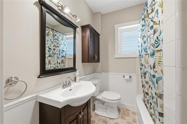 









696


Mulvey

AVE,
Winnipeg,




MB
R3M 1H6

