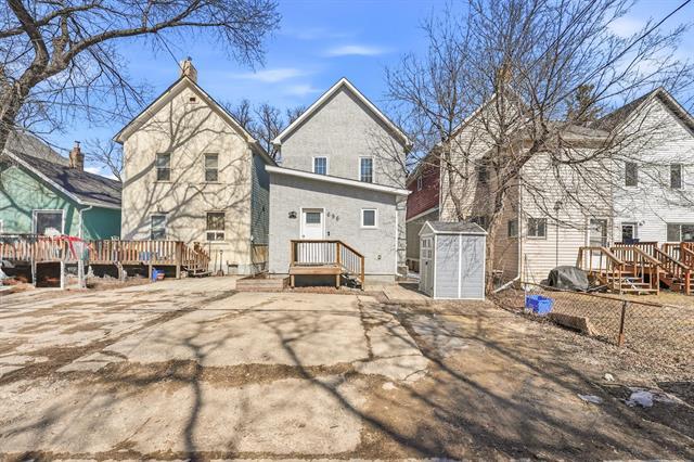 









696


Mulvey

AVE,
Winnipeg,




MB
R3M 1H6

