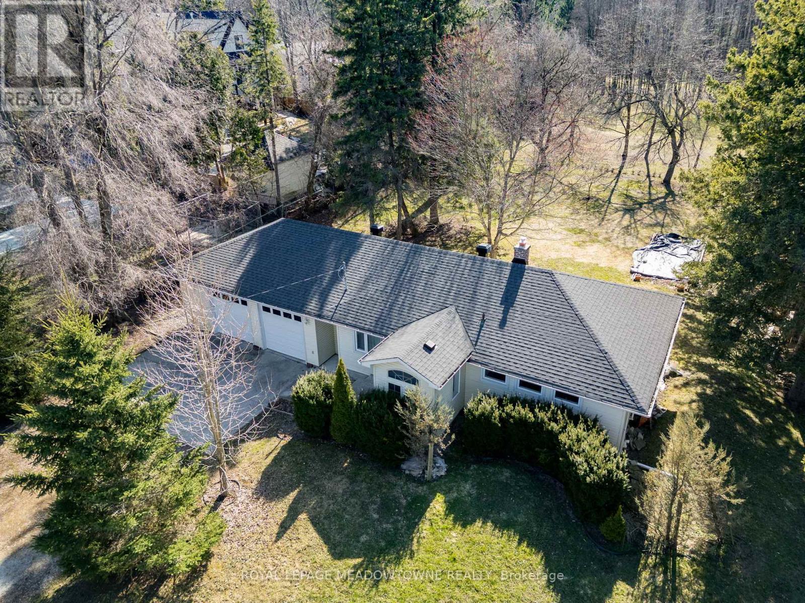 












208 MARTIN STREET

,
King,




Ontario
L7B1J5


