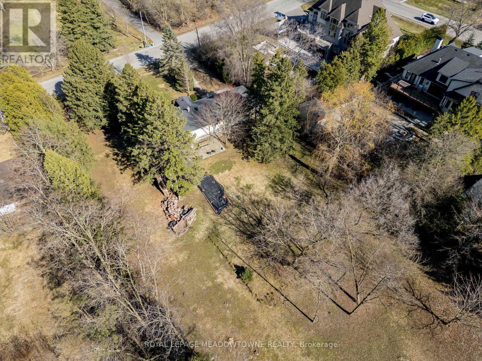 












208 MARTIN STREET

,
King,




Ontario
L7B1J5

