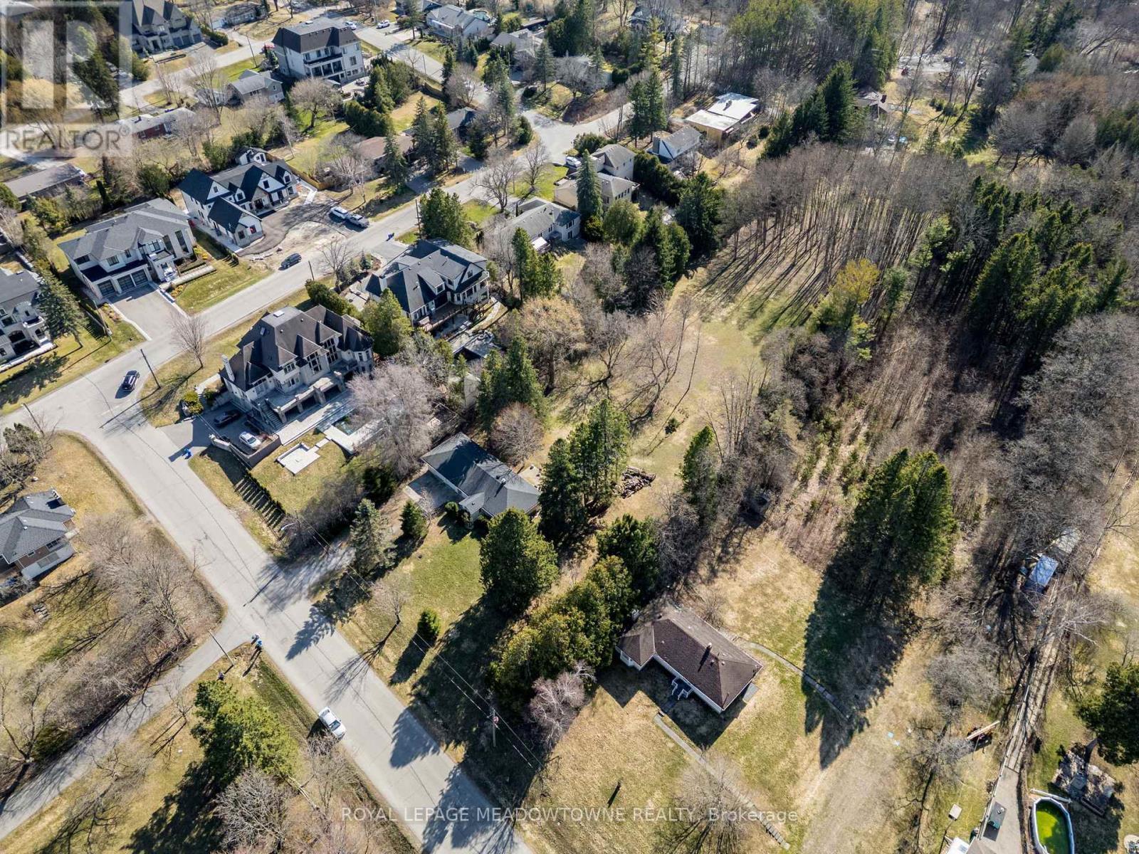 












208 MARTIN STREET

,
King,




Ontario
L7B1J5

