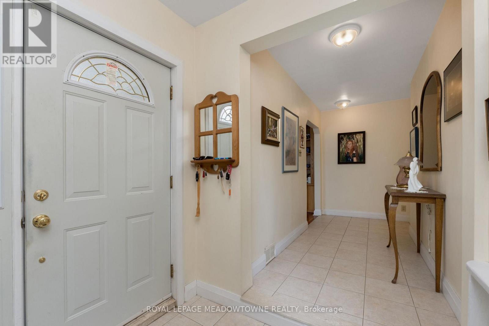 












208 MARTIN STREET

,
King,




Ontario
L7B1J5


