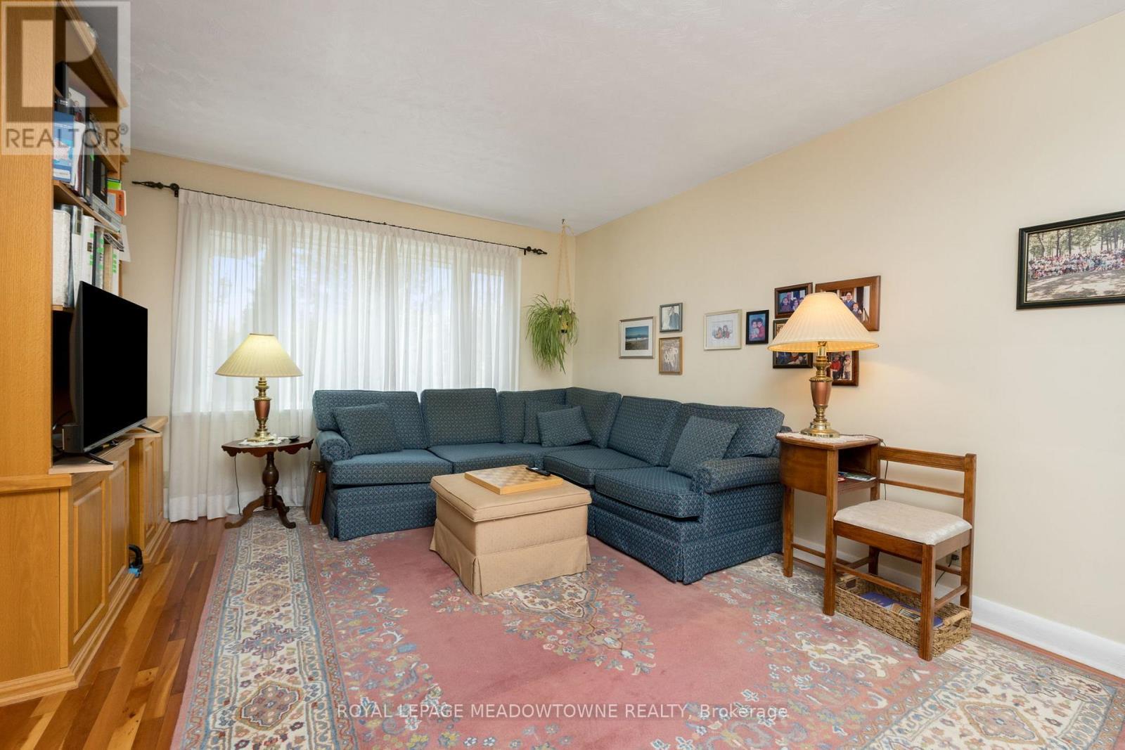 












208 MARTIN STREET

,
King,




Ontario
L7B1J5

