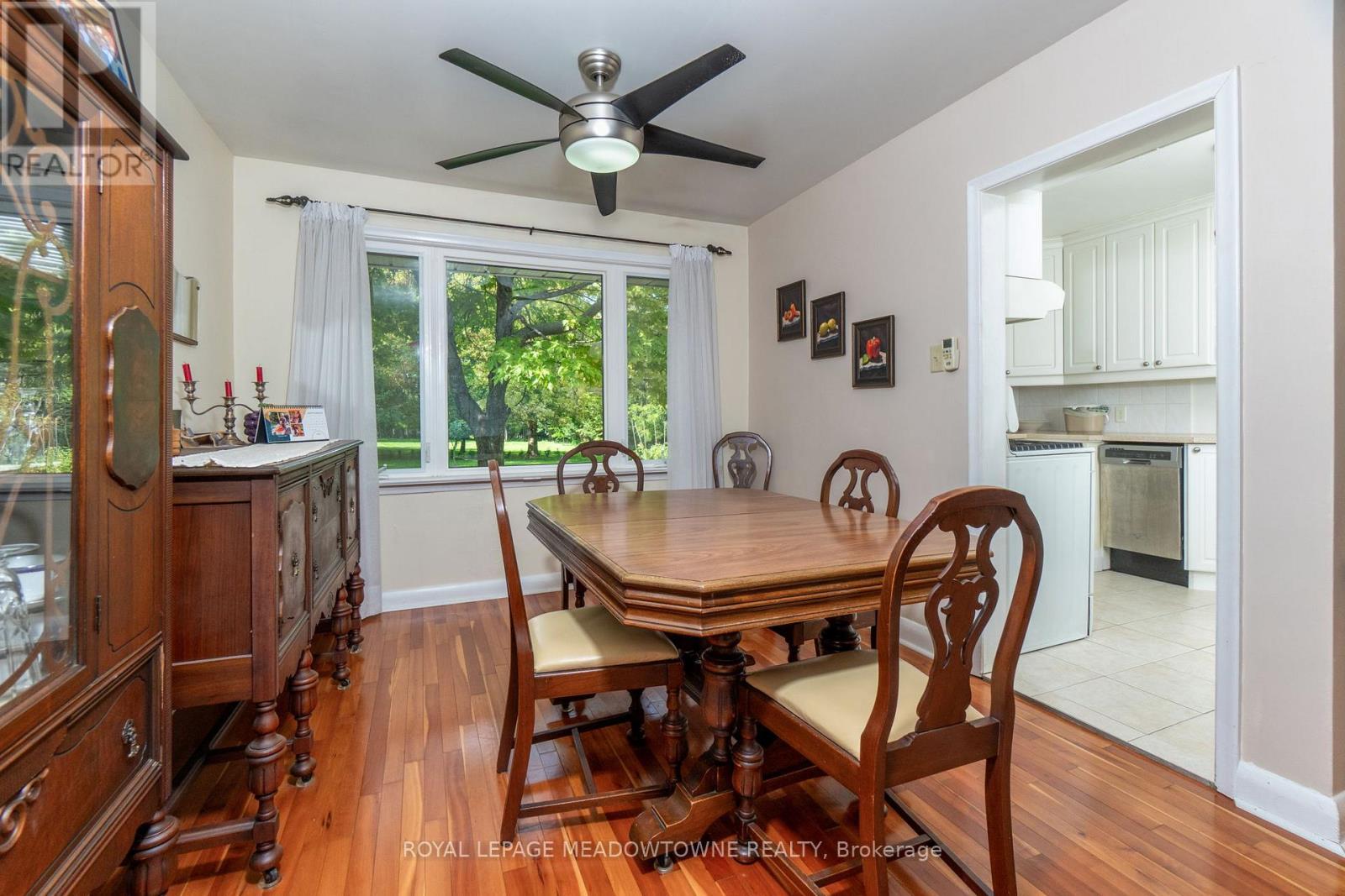 












208 MARTIN STREET

,
King,




Ontario
L7B1J5

