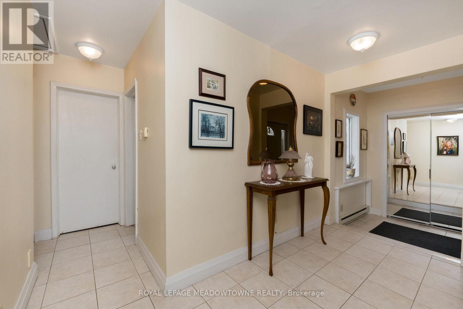 












208 MARTIN STREET

,
King,




Ontario
L7B1J5

