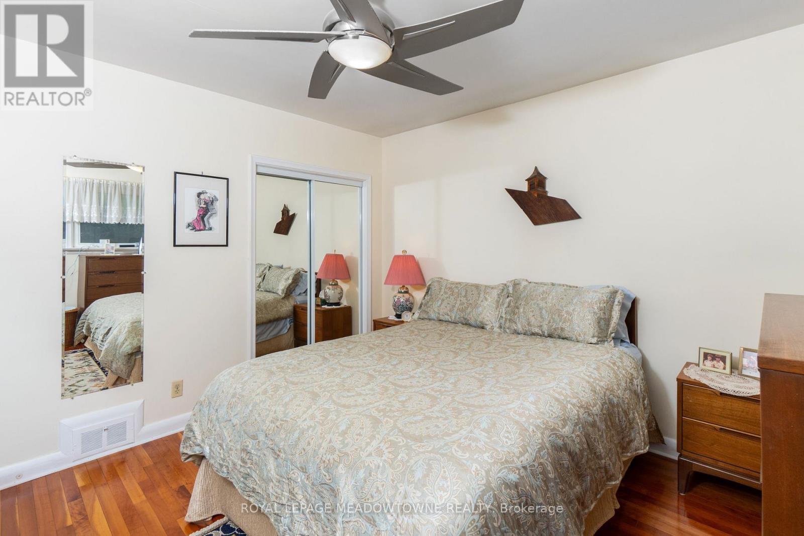 












208 MARTIN STREET

,
King,




Ontario
L7B1J5

