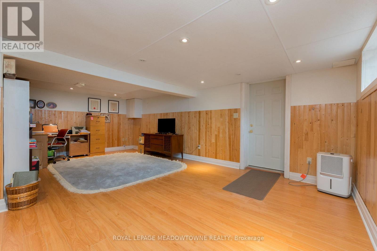 












208 MARTIN STREET

,
King,




Ontario
L7B1J5

